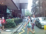 isetanlinewaitingfortaxi.jpg